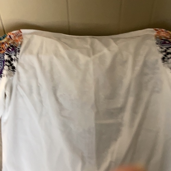 Unique design blouse - Picture 2 of 5